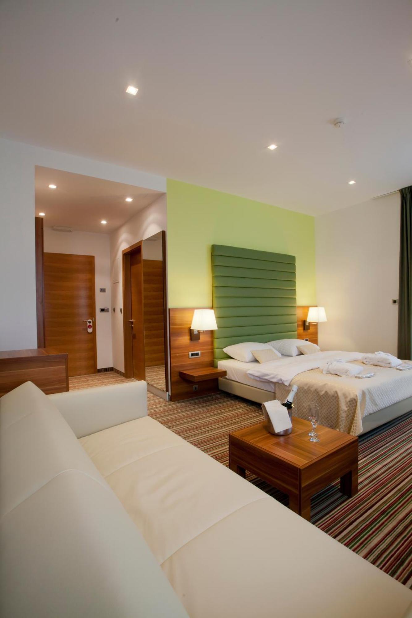 Hotel Sport Ivanic-Grad Exterior photo