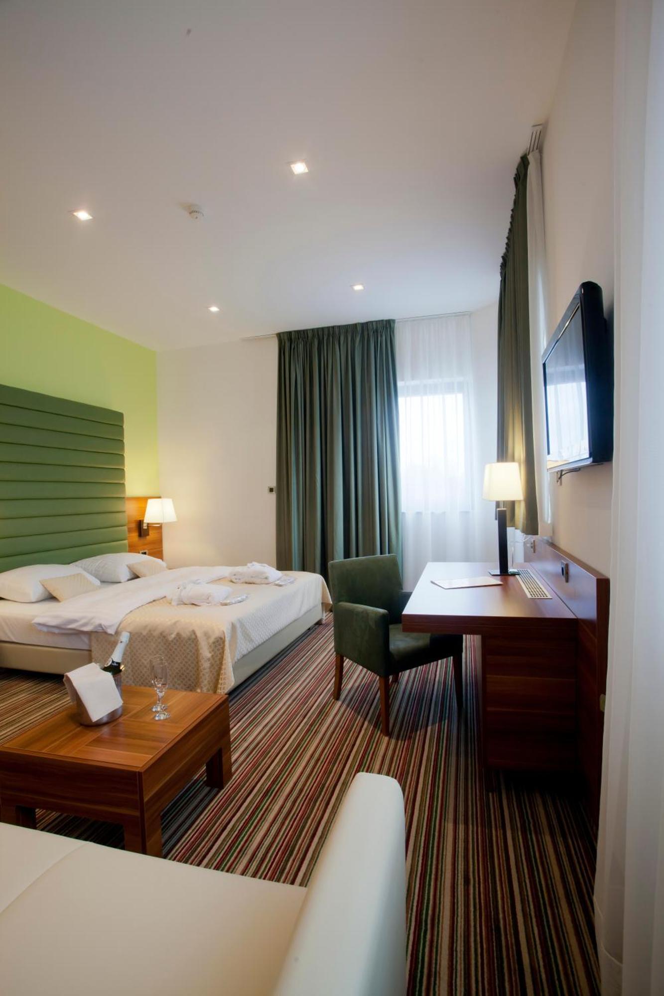 Hotel Sport Ivanic-Grad Exterior photo