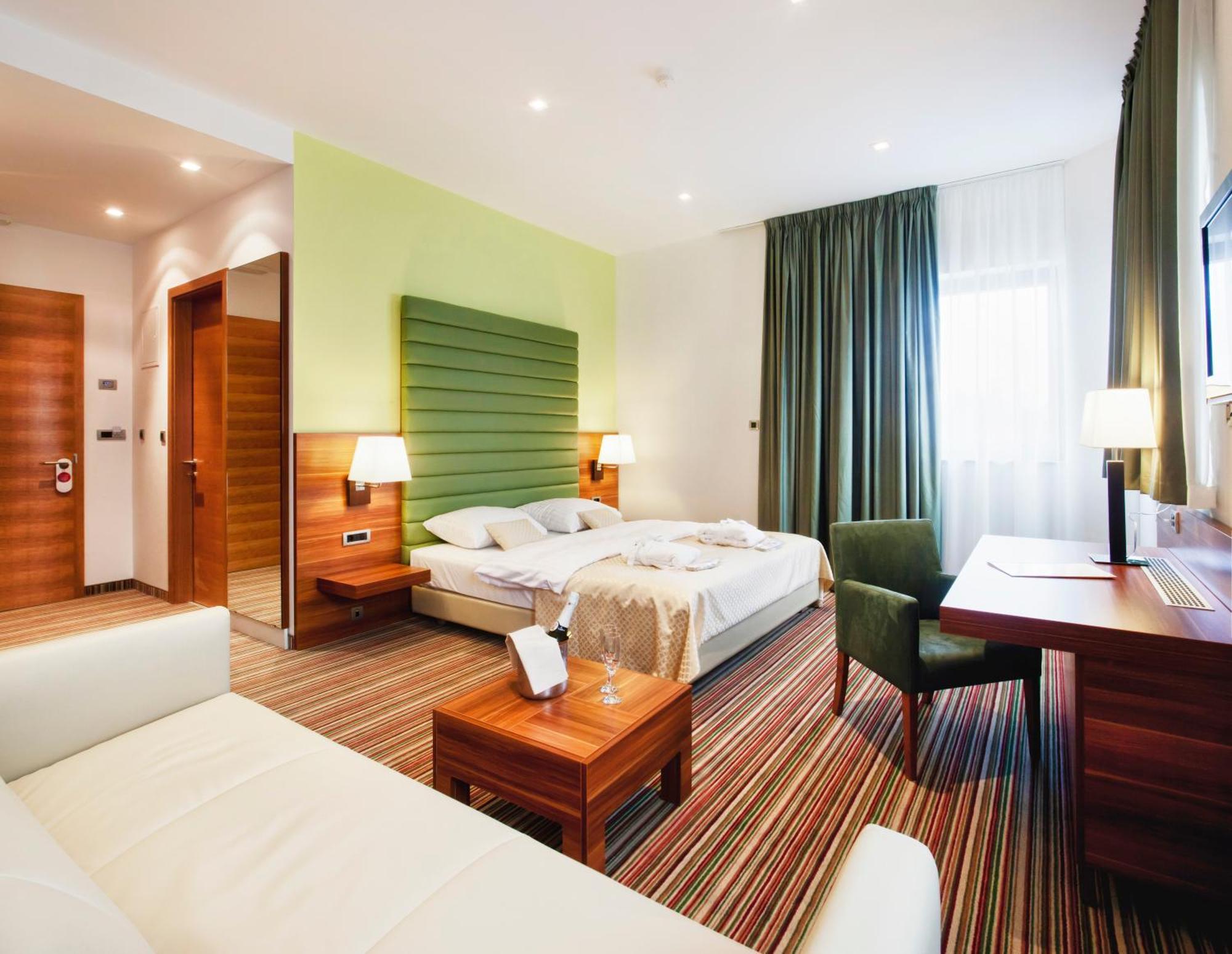 Hotel Sport Ivanic-Grad Exterior photo